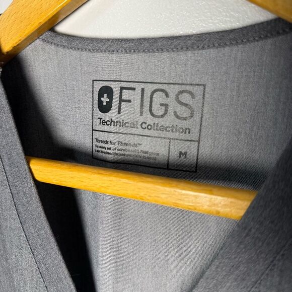 Figs Casma Three-Pocket Scrub Top Graphite | M - Picture 2 of 3